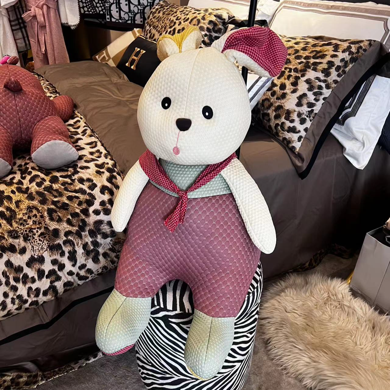 轻奢时尚粉色兔子玩偶【粉丝定制】