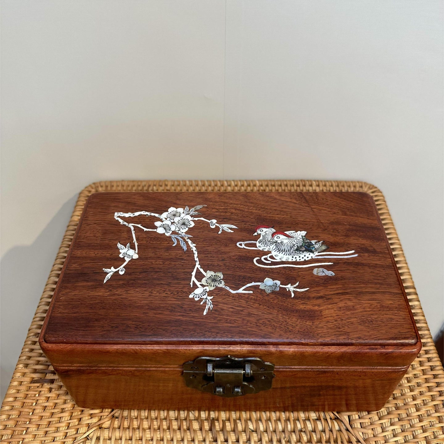 缅花实木复古带锁实木中式螺钿工艺鸳鸯戏水首饰盒24*14*10cm