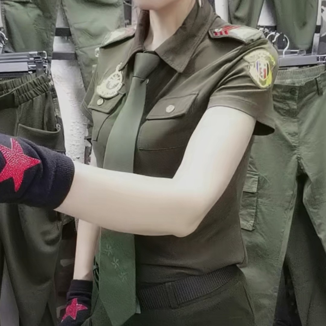 军绿红色肩章半袖