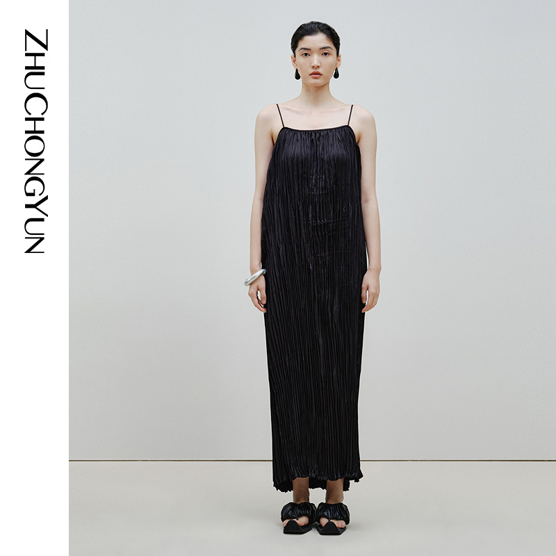 ZHUCHONGYUN2024夏新款黑色褶皱肌理串珠直身圆领连衣裙C1EG21866