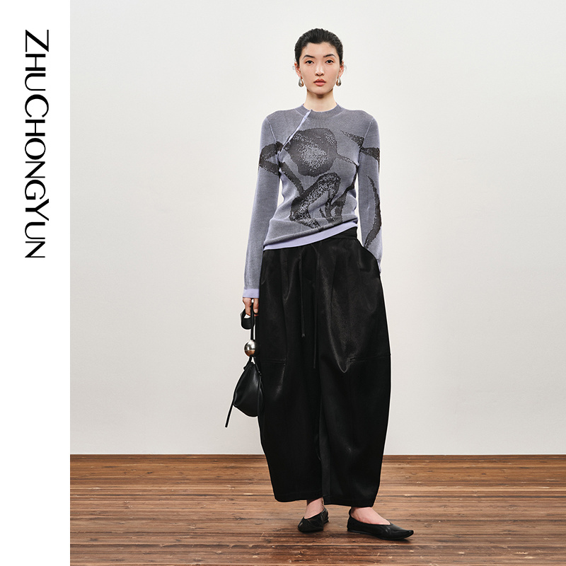 【兰茵墨影】ZHUCHONGYUN24秋新款斜门襟提花圆领针织上衣C1EG3741M