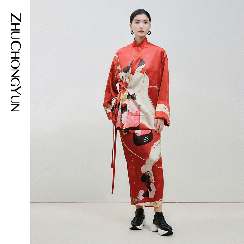 【春日花音】ZHUCHONGYUN春系带斜门襟红色短款上衣C1EG12798