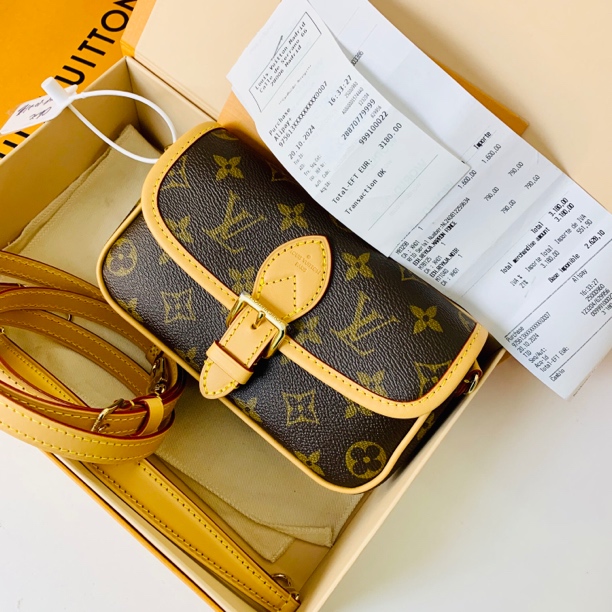 全新未使用 LouisVuitton/路易威登 nano小法棍 带盒带票专柜现买