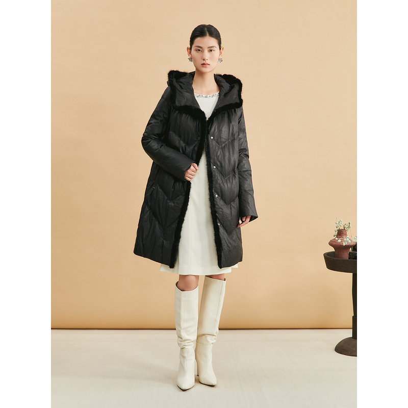 YINER音儿2024冬季新款连帽绵羊皮水貂毛领羽绒服8C64509366