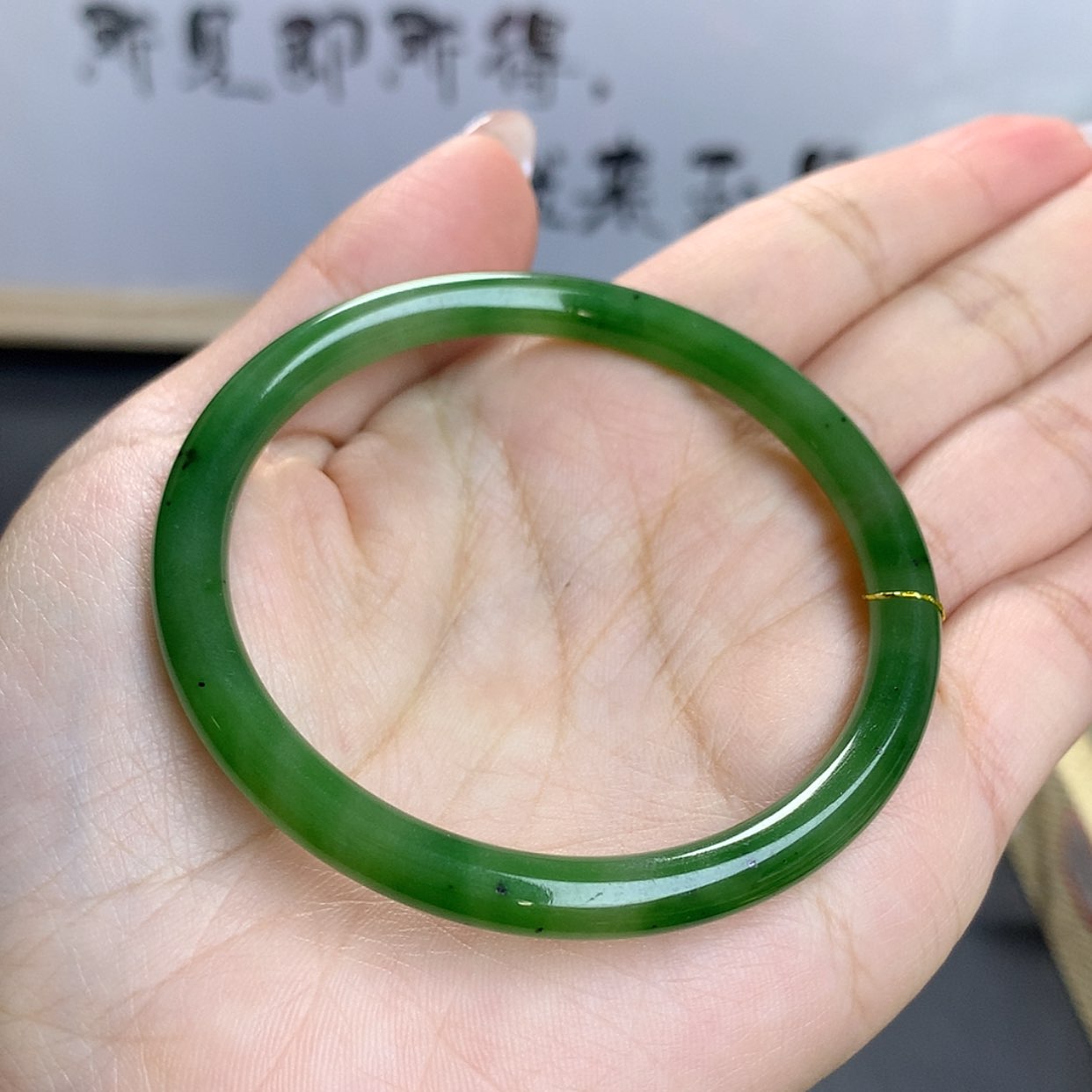 【闪购商品】和田玉手镯未镶嵌。****。定金