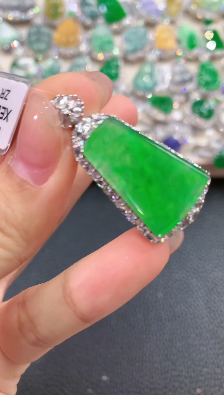 【闪购商品】翡翠吊坠(不含链)18K金镶嵌W520