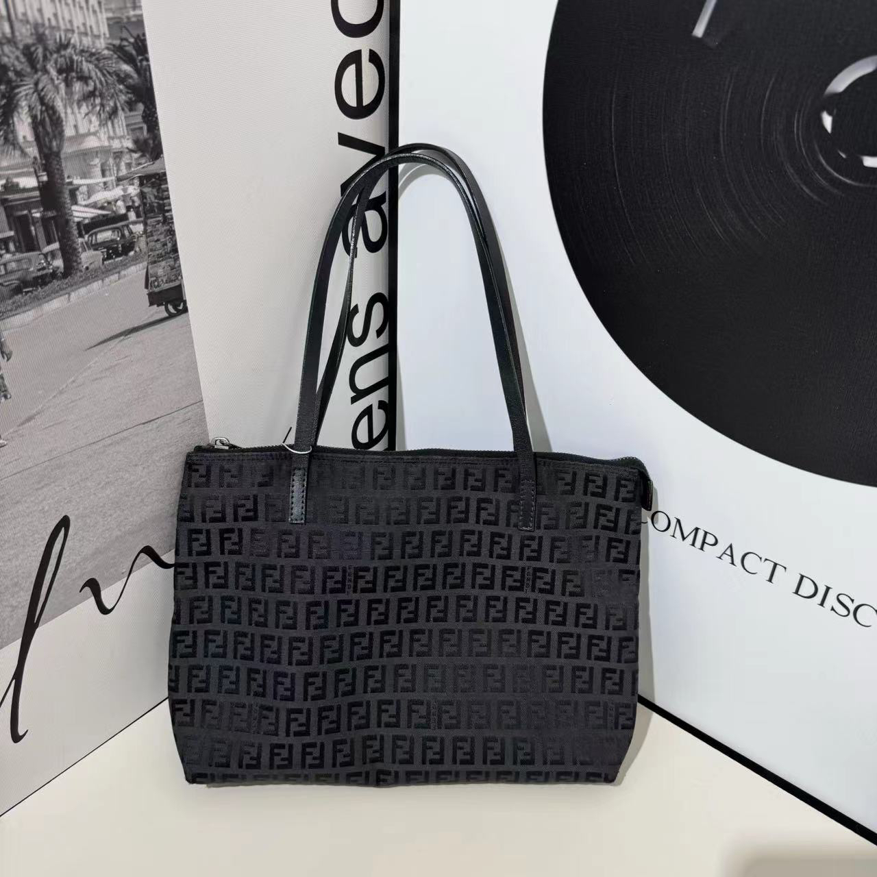 95新 FENDI/芬迪 单肩包/QH2065