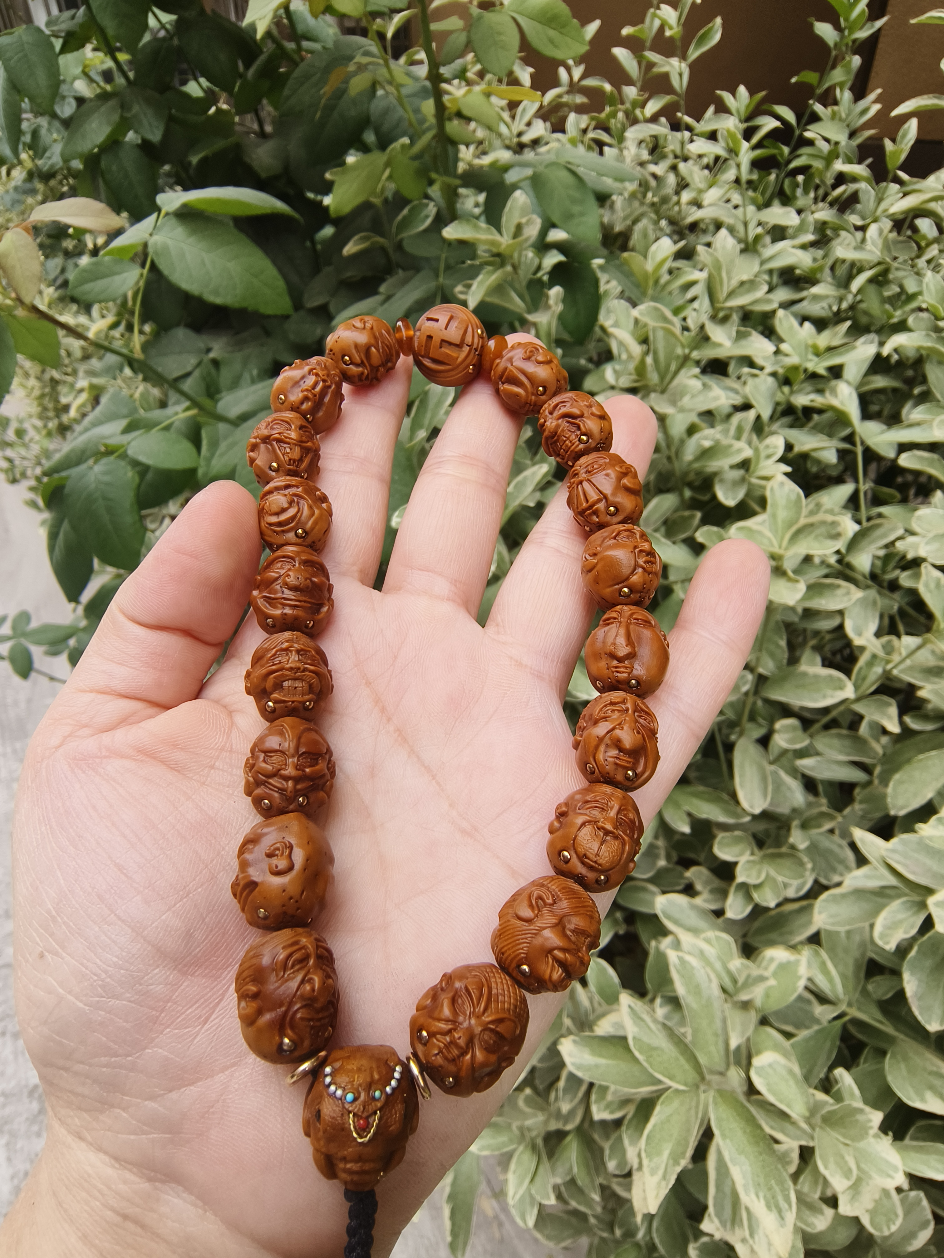 紫金鼠雕刻镶嵌百态怪脸罗汉手持14尺左右