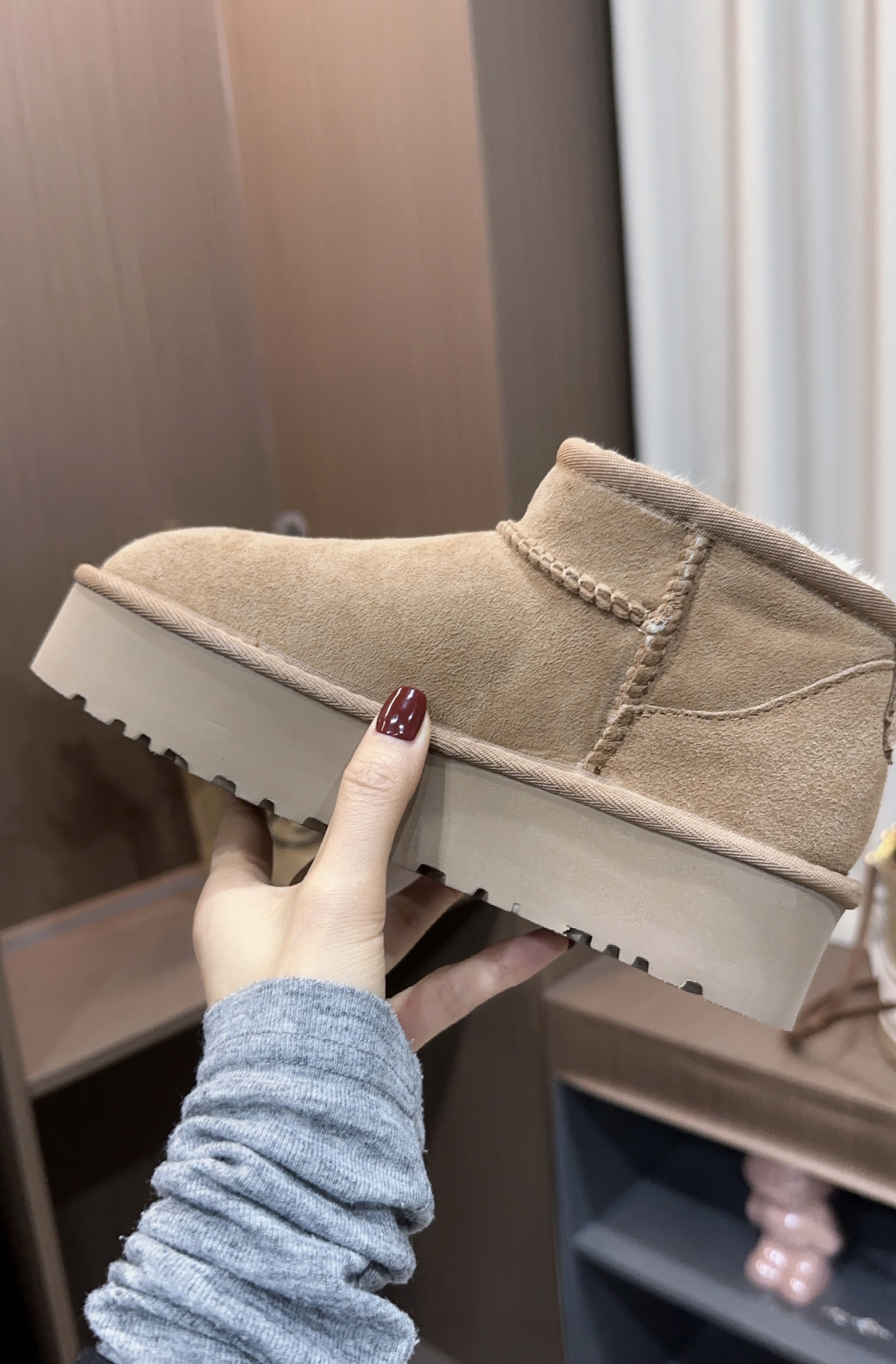 羊毛皮一体雪地靴 鞋面羊皮毛一体 鞋垫羊羔毛 鞋底EVA保暖防滑