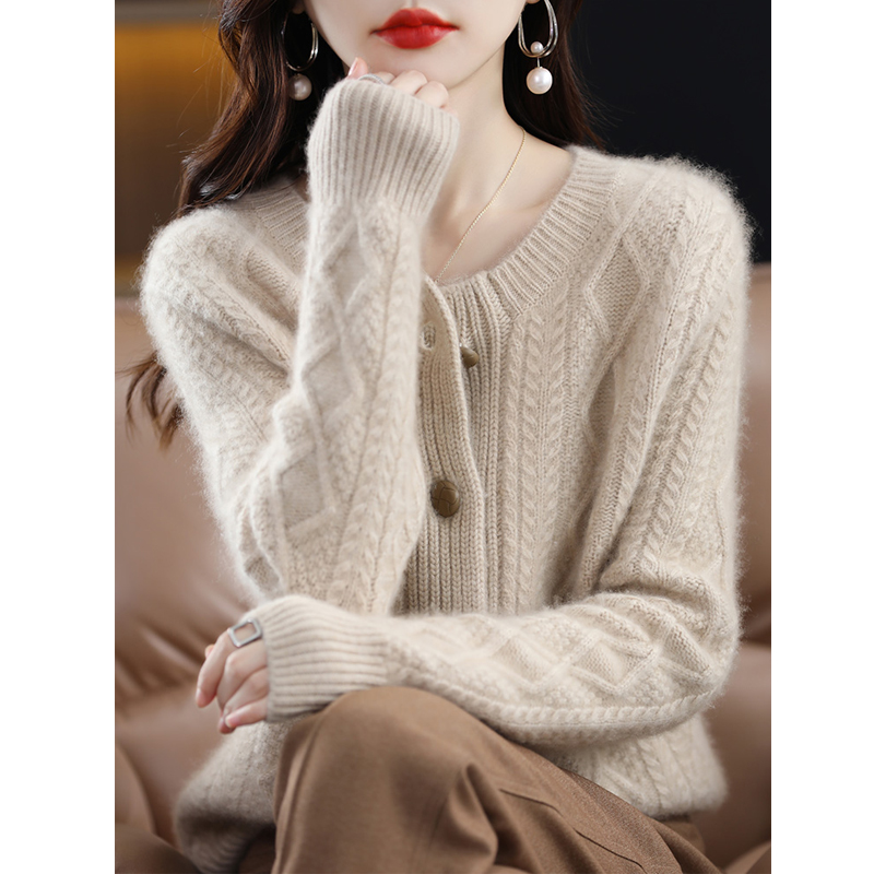 【QIXI.JIA】重磅加厚100%纯羊毛圆领针织开衫女宽松绞花毛衣外套