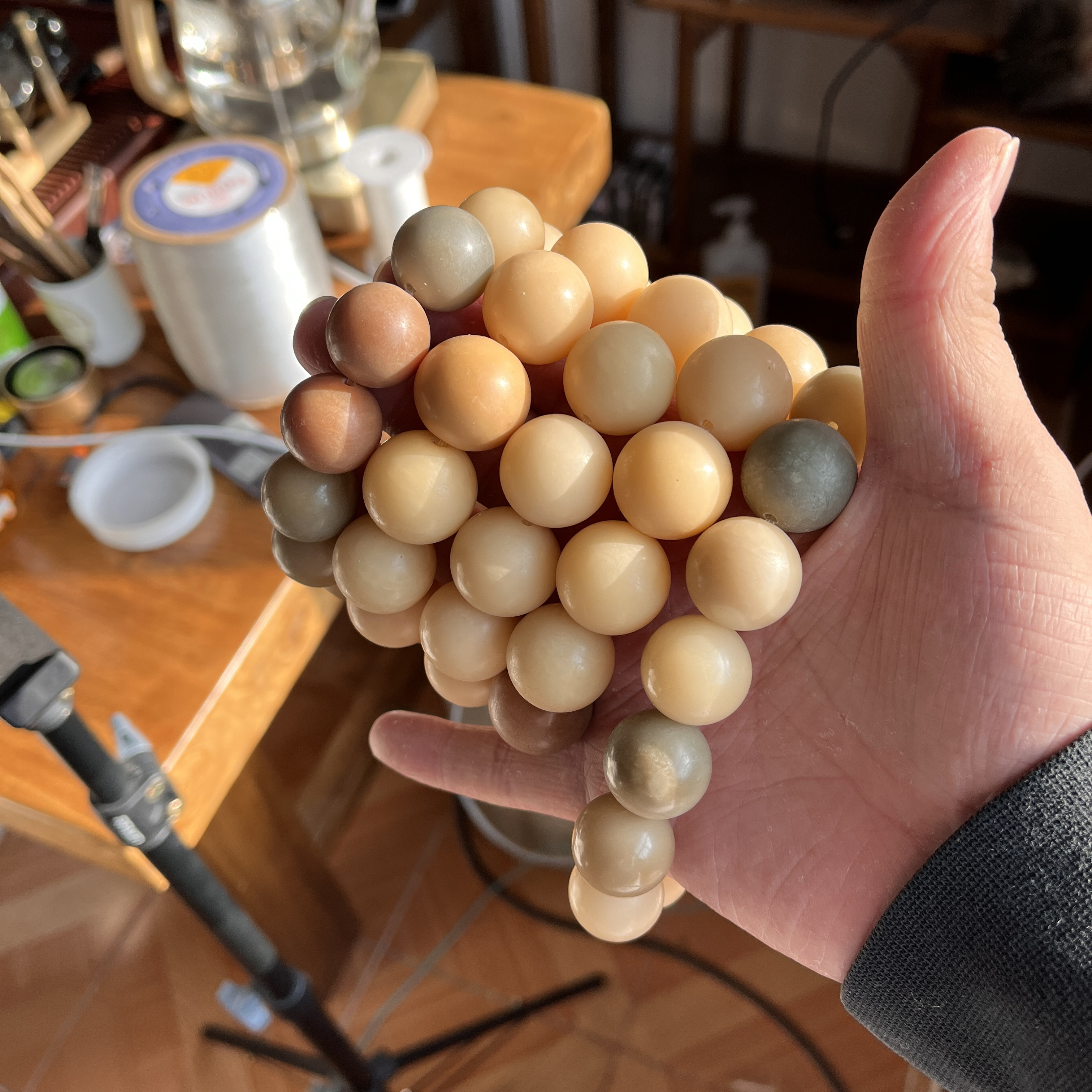 单圈大串风化菩提根手串（微瑕、颜色随机）