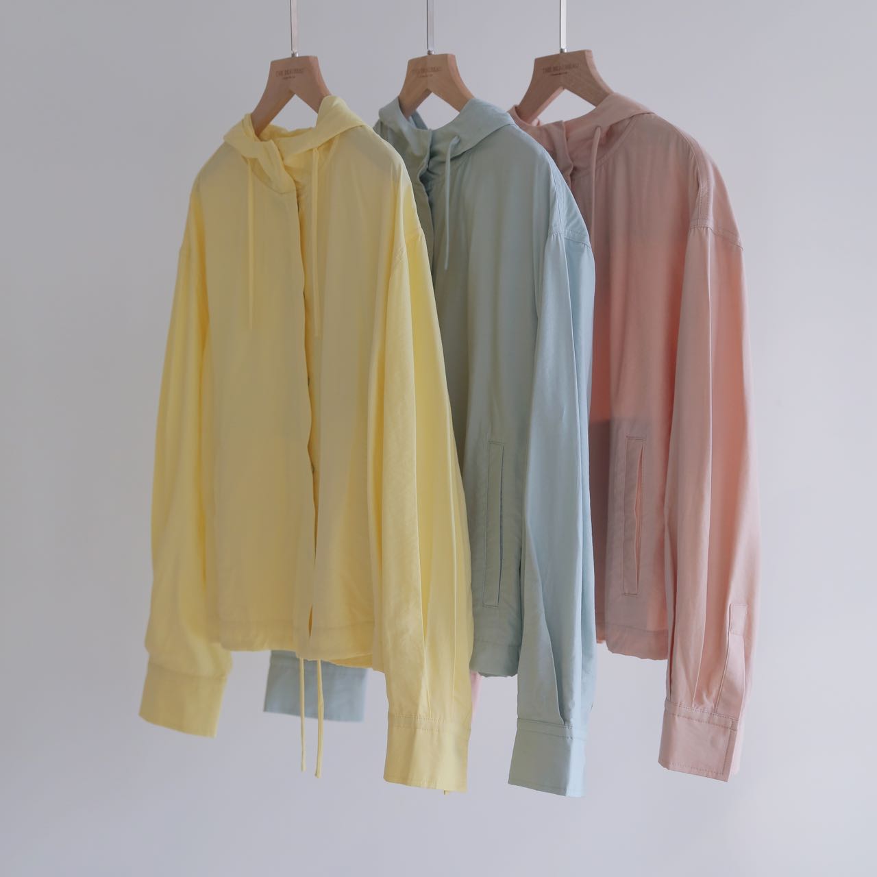 （布布款）极简风短款连帽抽绳防晒风衣TBB1173