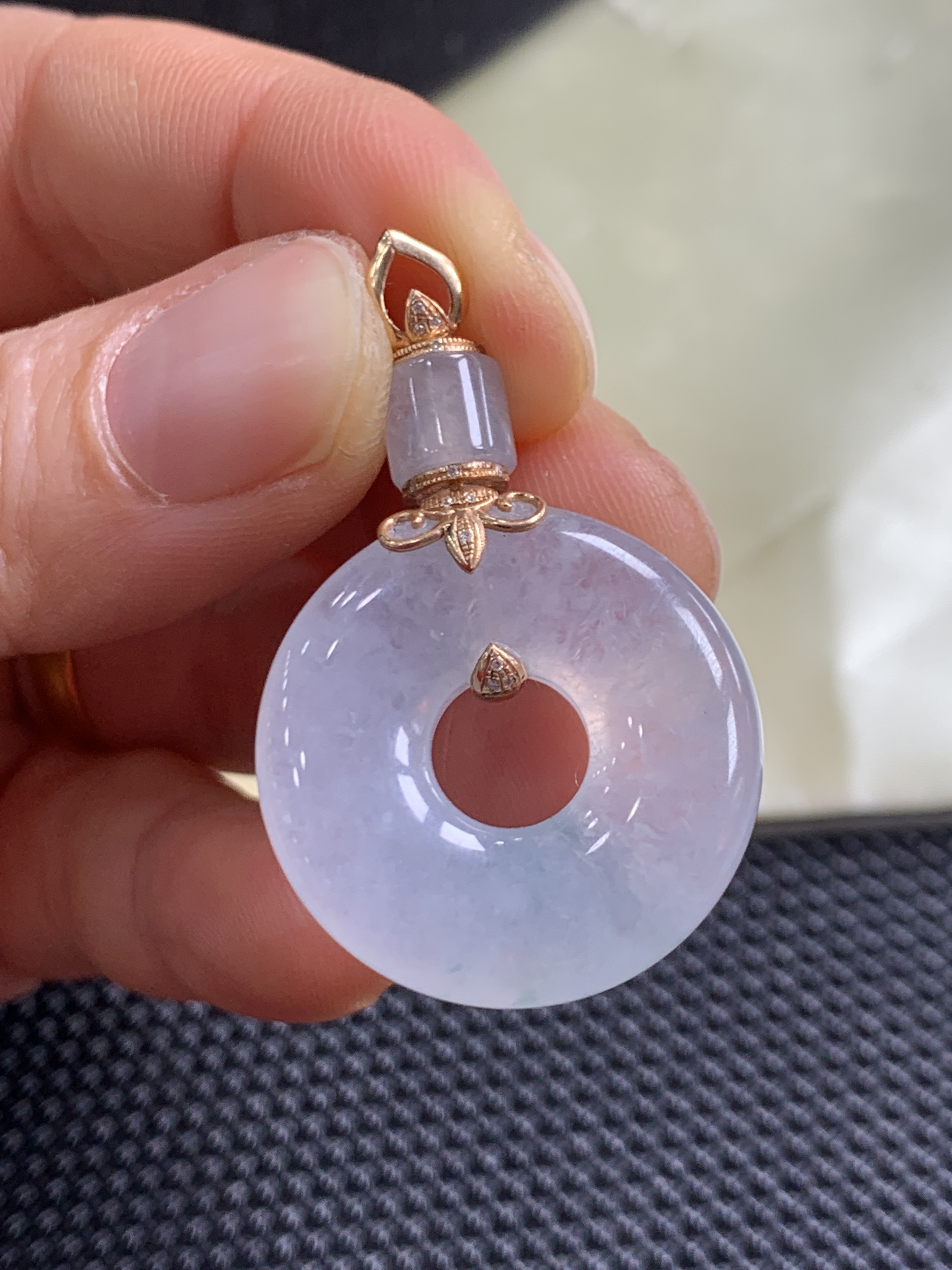 18K金镶嵌甜甜圈吊坠