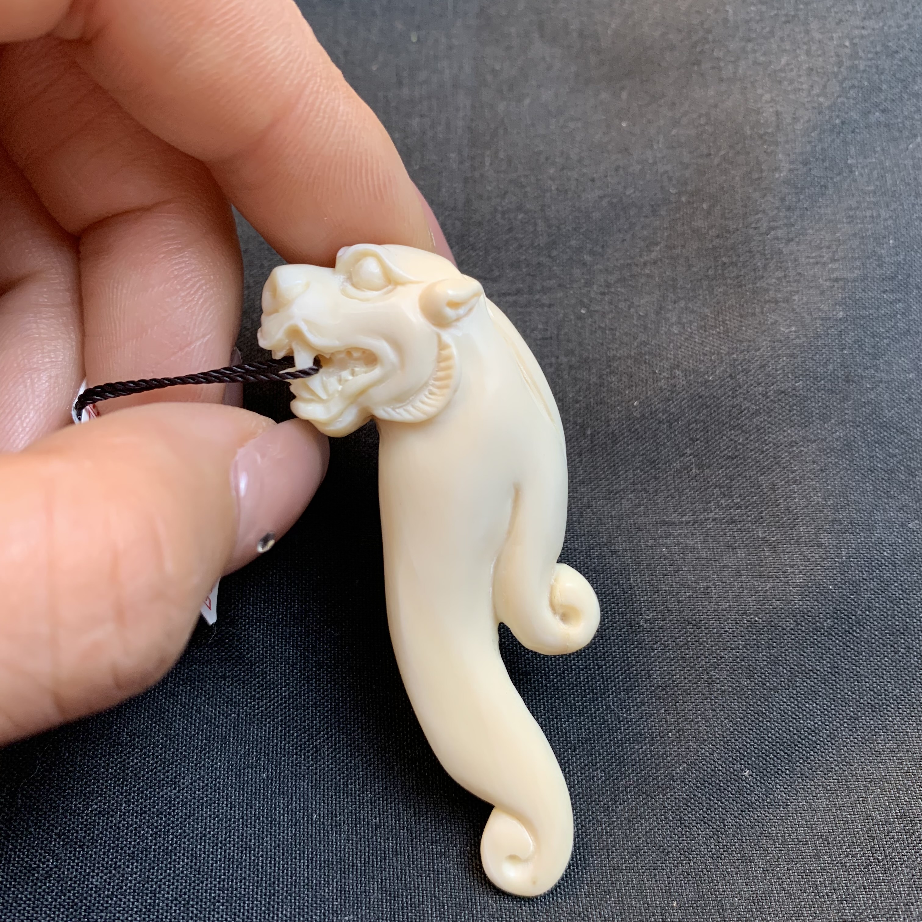 P08669 猛犸牙63*22mm貔貅牙尖把件（微瑕）