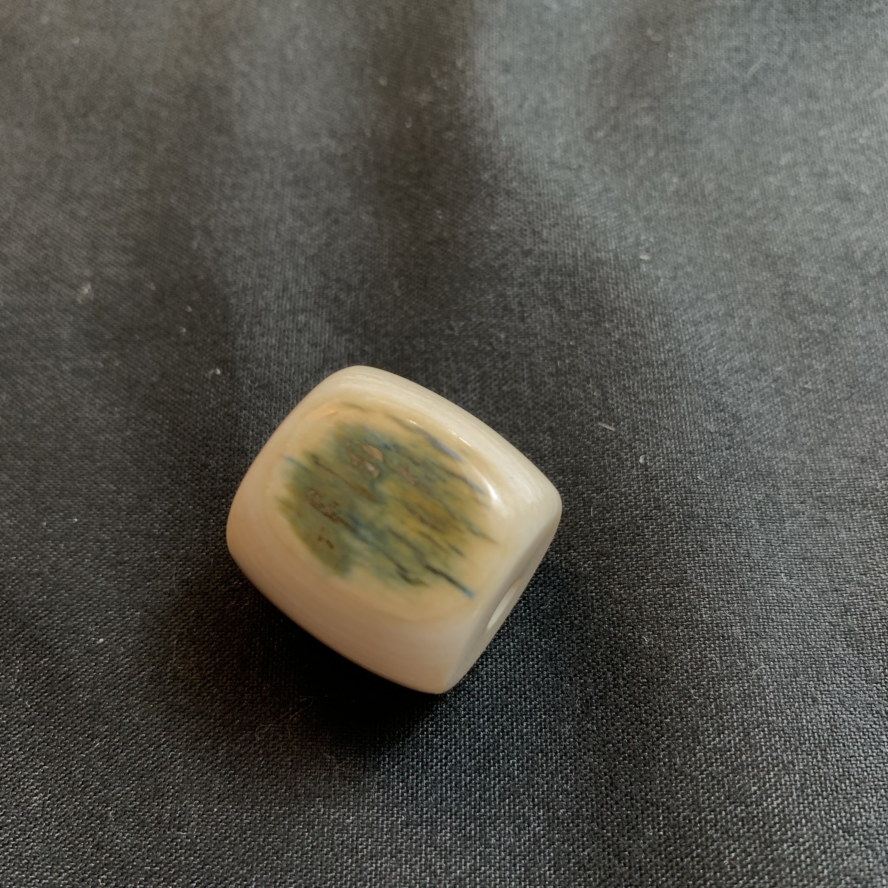 P08591 猛犸牙21*21mm蓝眼睛桶珠配件