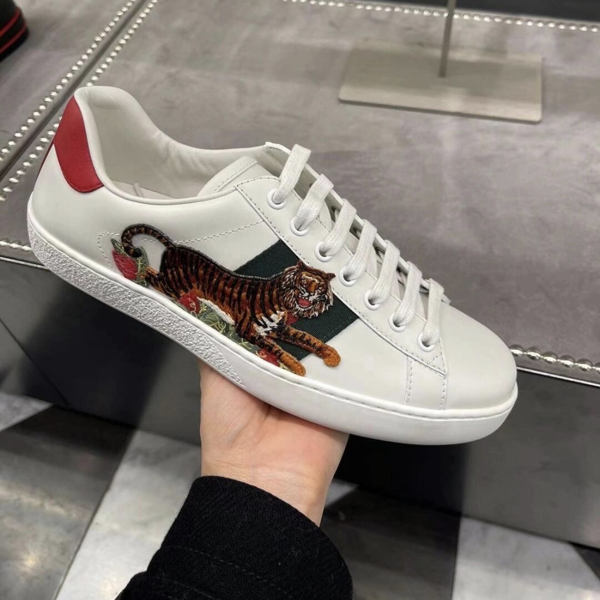 全新未使用 GUCCI/古驰 全新闲置老虎板鞋古驰Gucci 35码
