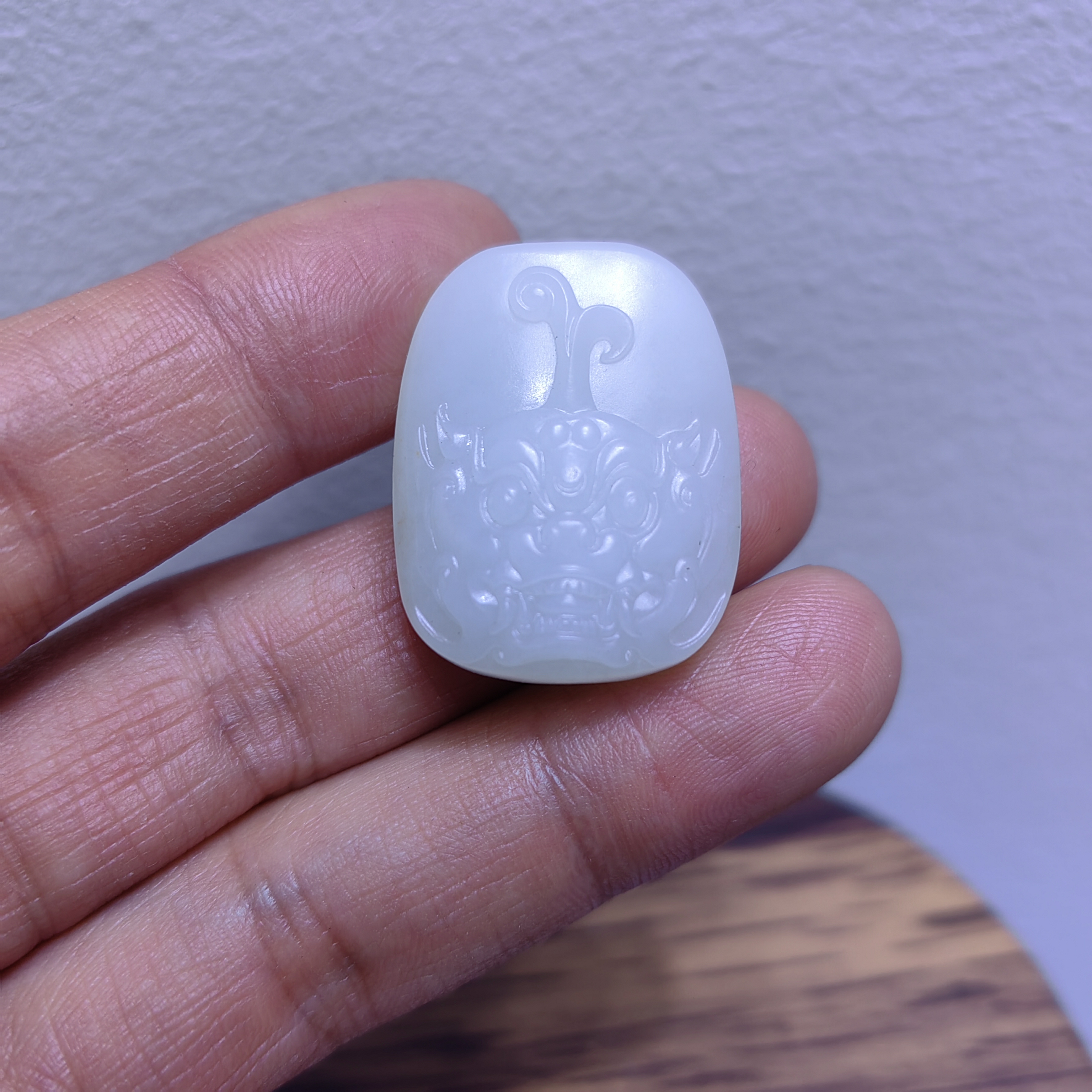 新疆和田玉挂件兽面