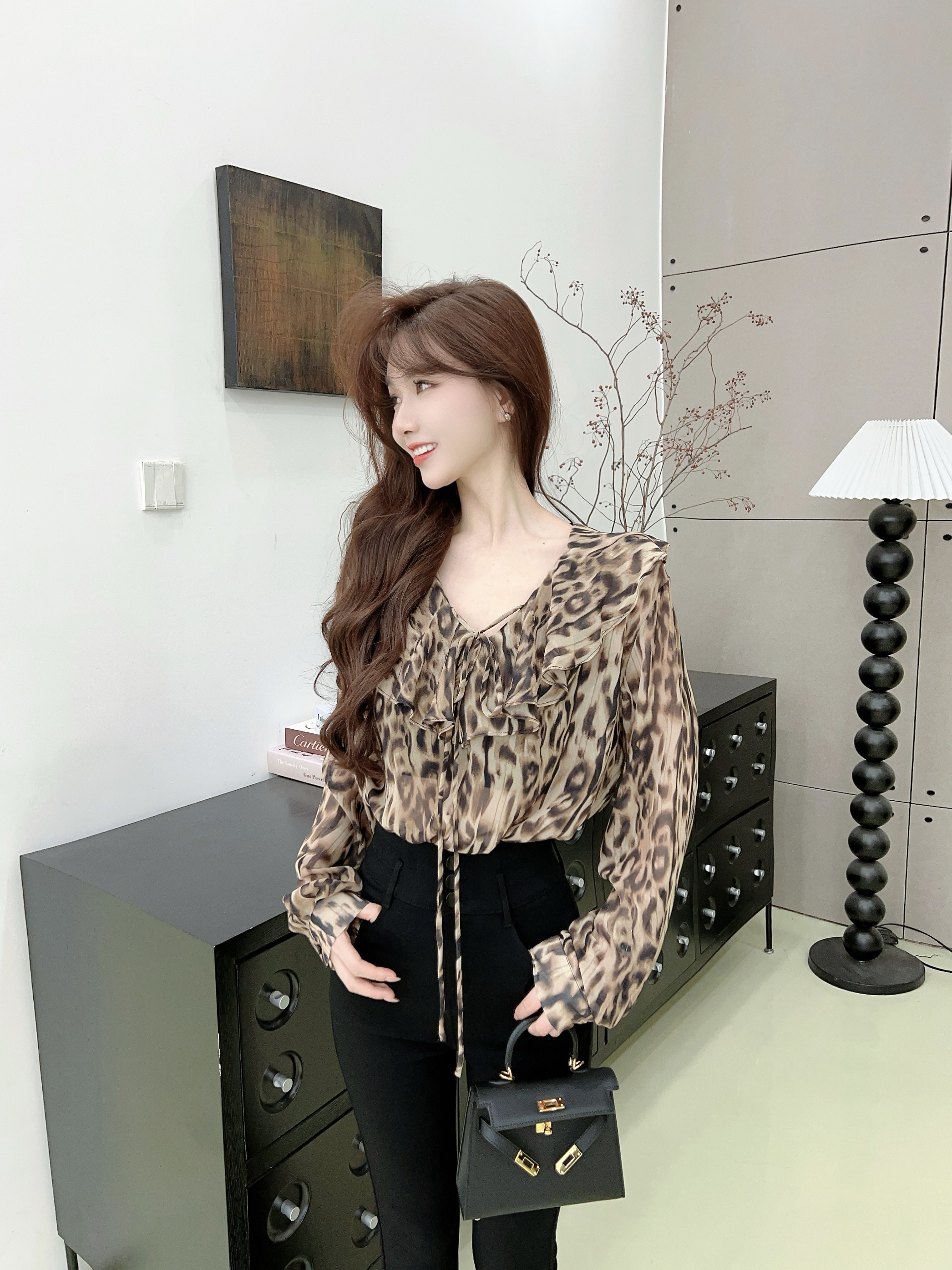 （青仓）《洋气时髦》复古荷叶边豹纹上衣 （衣长61）（#8285） 