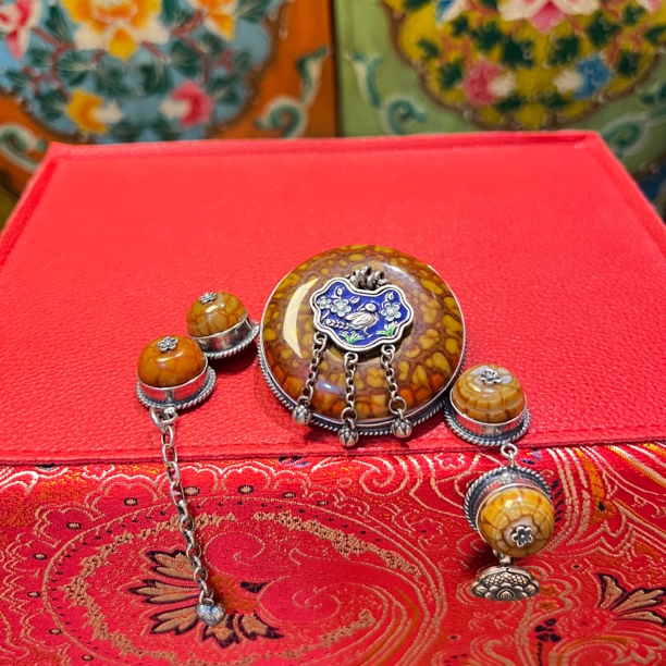 老玛瑙锁牌个性手链