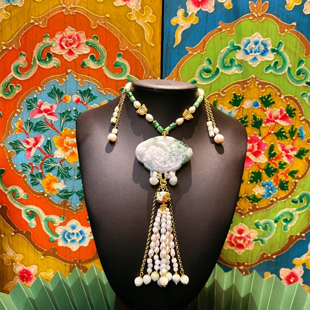 喜鹊牡丹翡翠跑环毛衣链