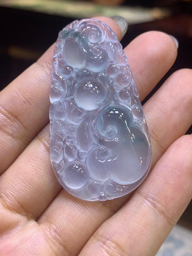 缅甸天然翡翠A货，飘花大如意，事事如意，冰透起胶，一尘不染，无纹裂