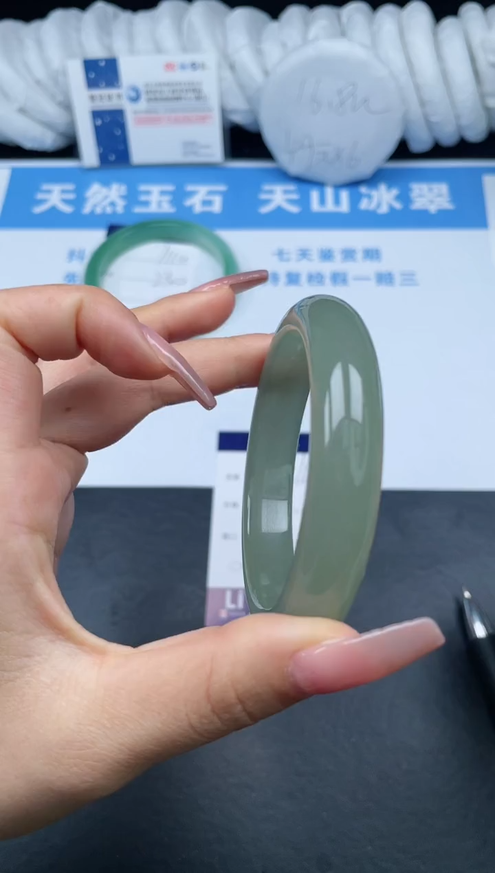 【闪购商品】石英质玉手镯未镶嵌T111