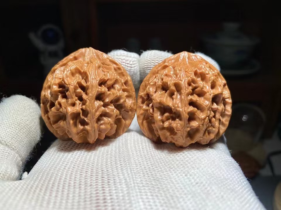 文玩核桃一对