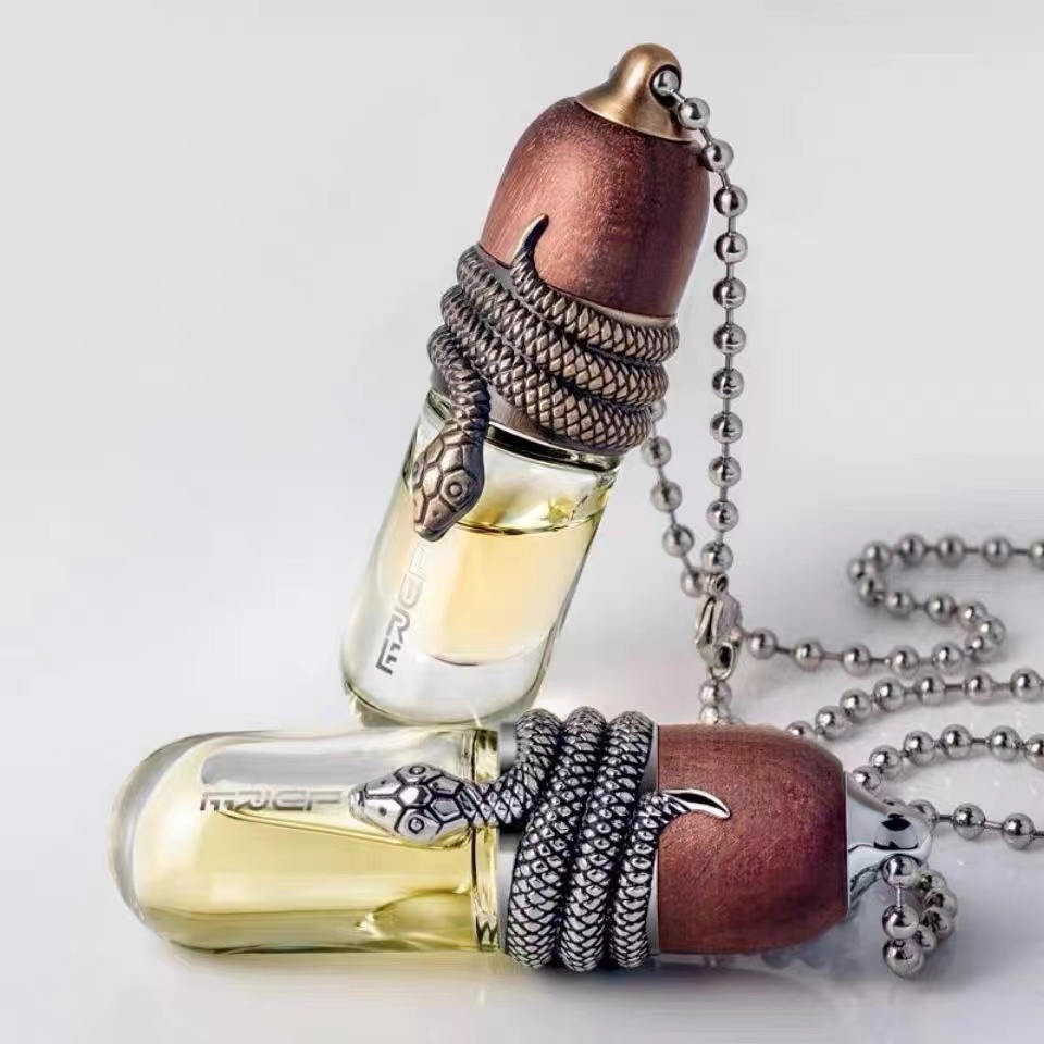 车载香水挂件悬挂式精油香薰吊坠车内除味个性持久淡香