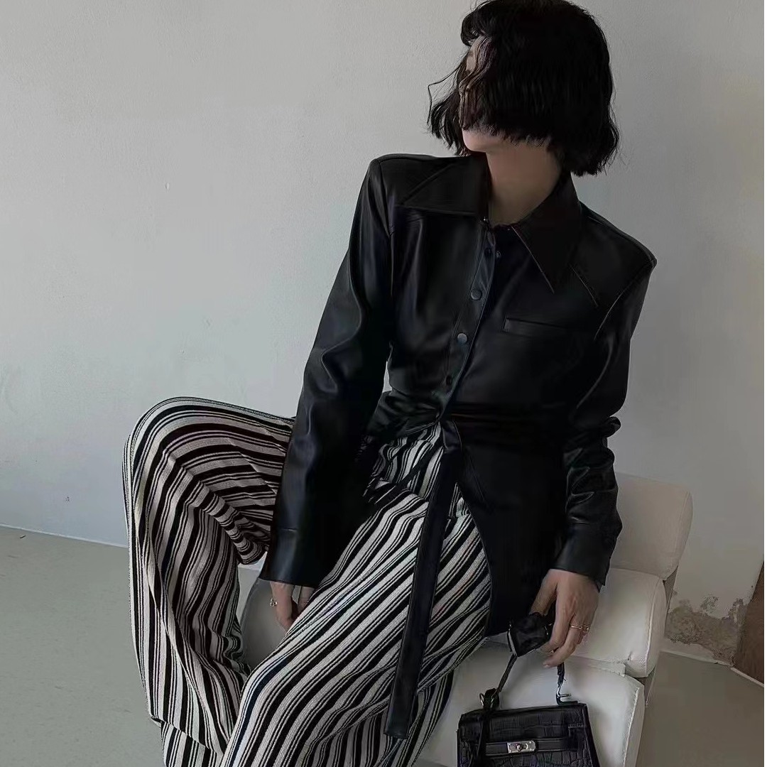 欧洲站2023冬季新款 设计师款复古甜酷收腰加绒蛋白皮衬衫外套女
