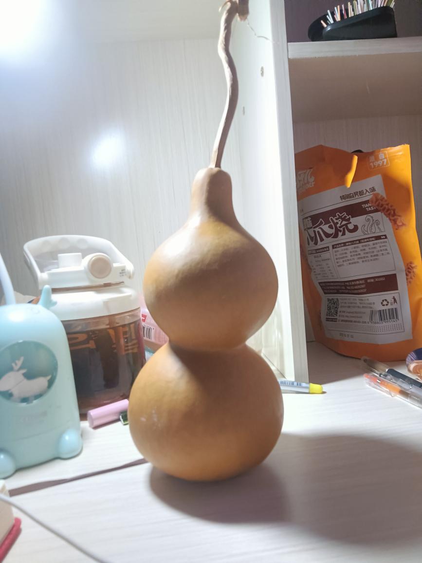 中号葫芦，20多公分左右，直立稳坐，皮质好