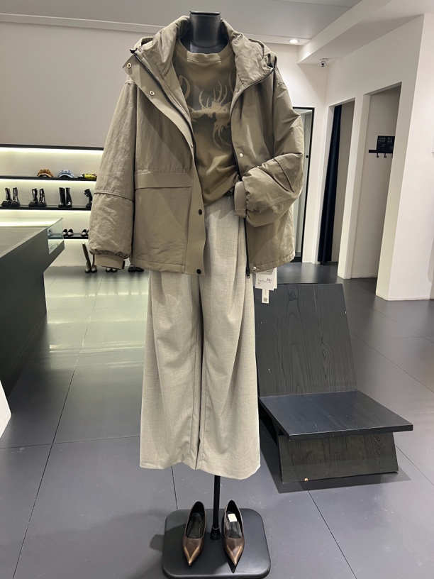 军绿色连帽羽绒服冲锋衣外套