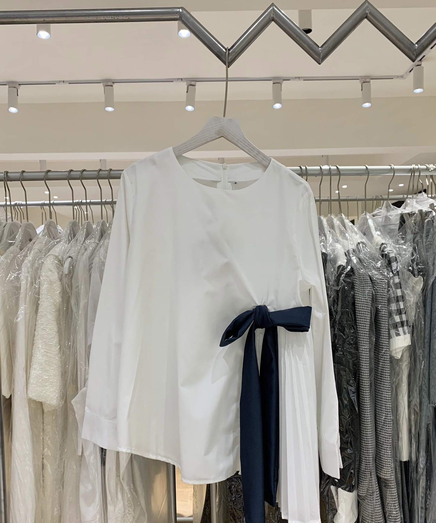 设计师款蝴蝶结白衬衫