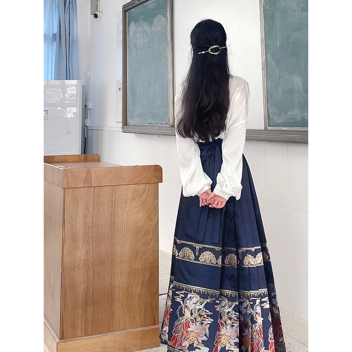 素羽华裳【赵昕冉】 织金仿妆花明制马面裙敦煌风汉服女国风日常