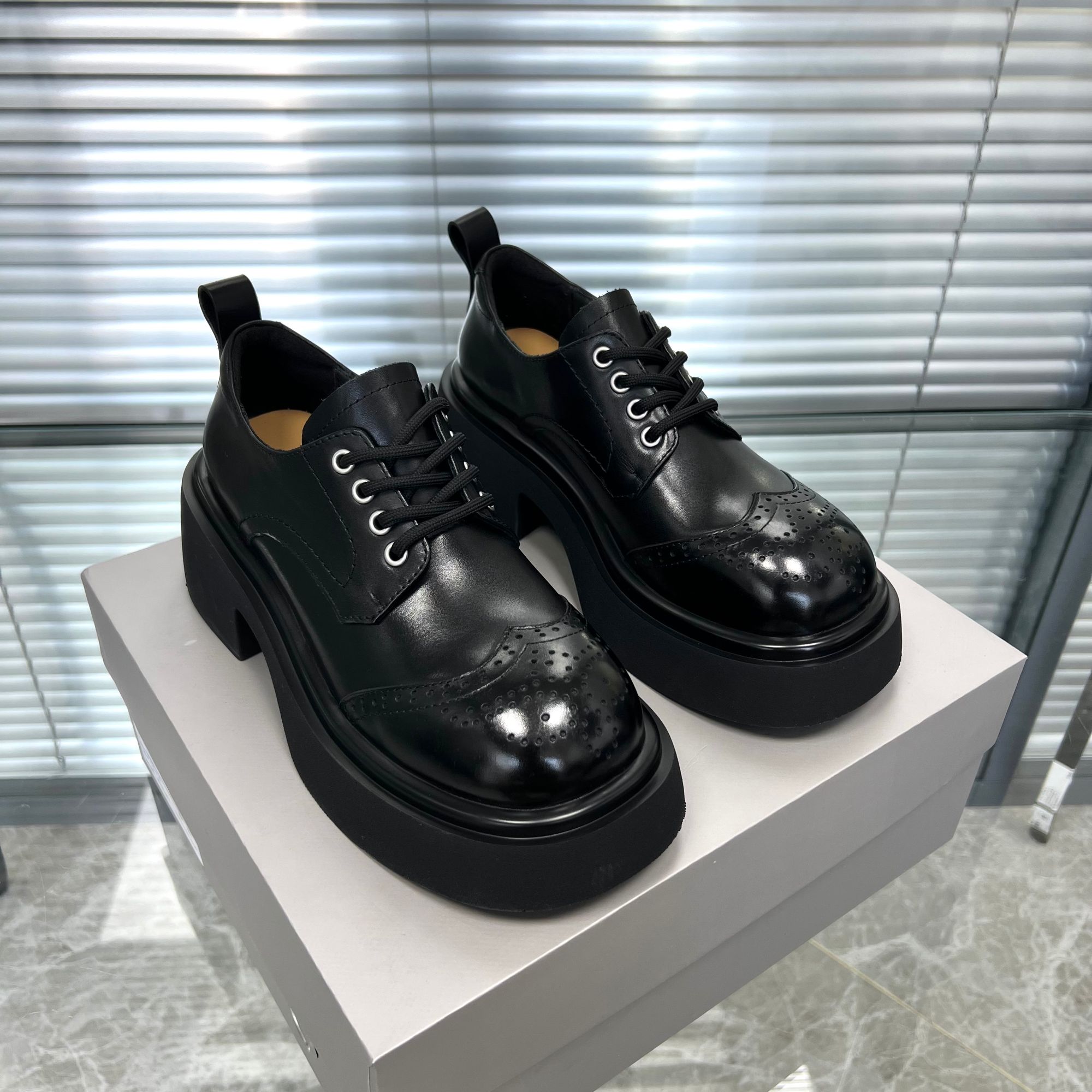 4036-2新款潮流高端胎小牛皮软底增高耐磨乐福鞋女款爆款