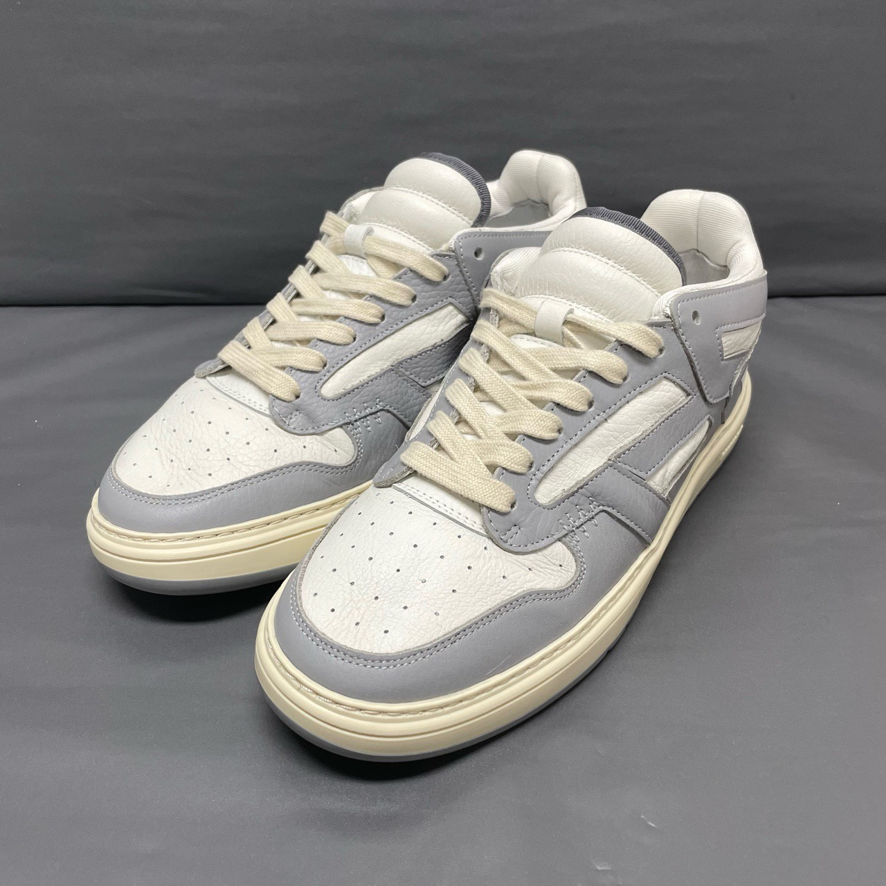 95新 Represent 灰白低帮板鞋/ 42码/98新/原盒/ A1578