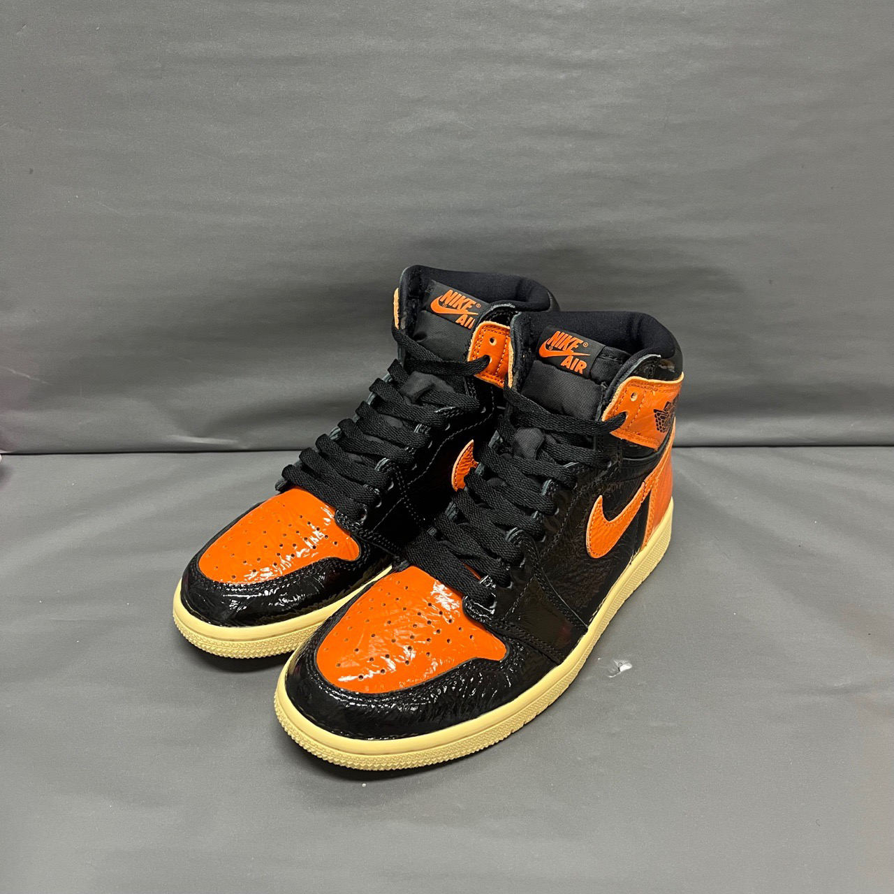 AJ1猪油扣碎/ 40.5码/98新/全新市场价2099/无原盒/ A2153