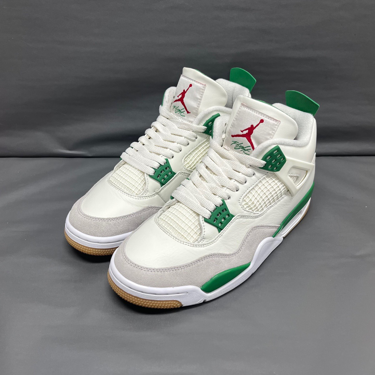 AJ4绿白nike-SB联名/ 42.5码/99新/全新市场价2399/原盒/ A2162
