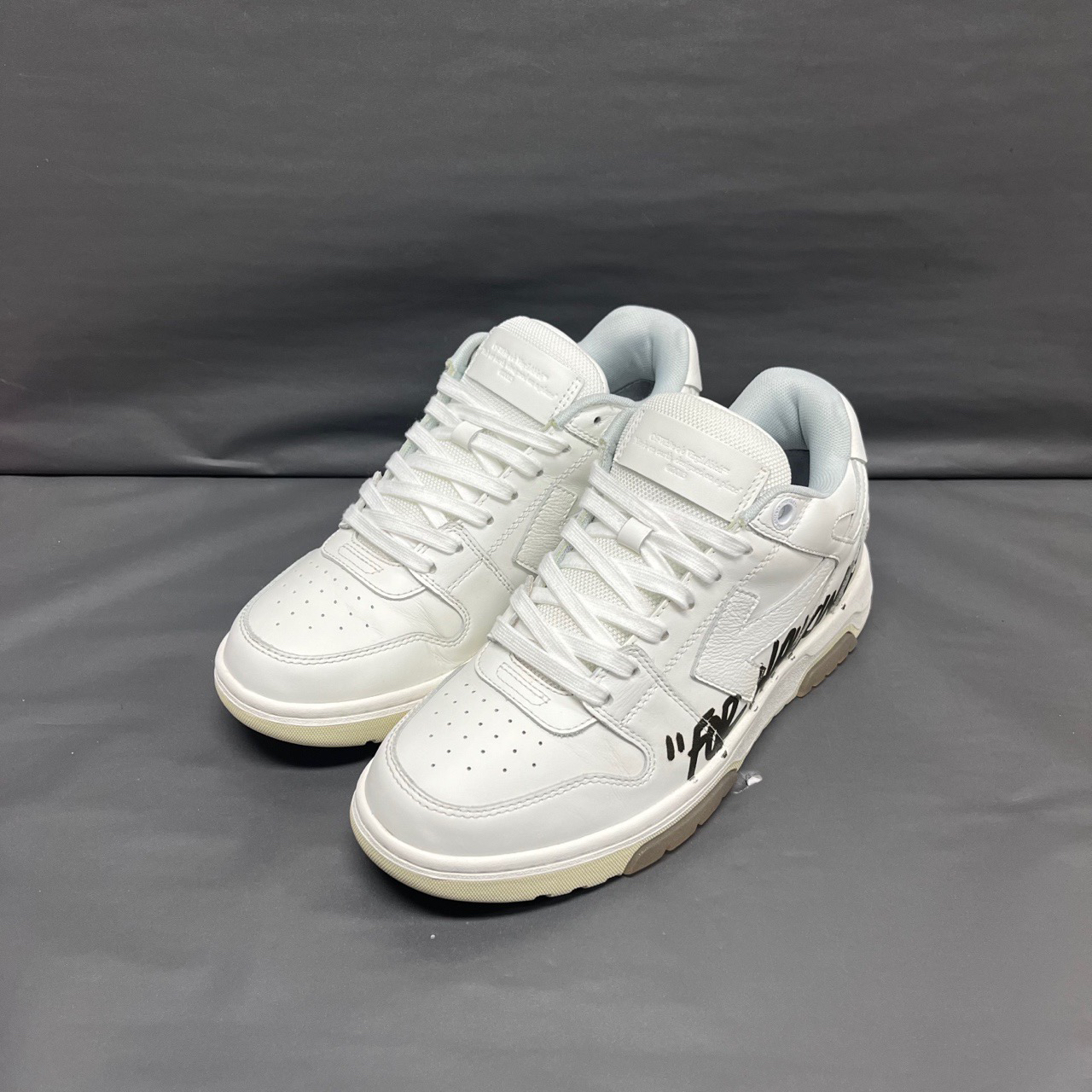 Off-white ow黑白箭头板鞋/ 39码/95新/无原盒/ A2158
