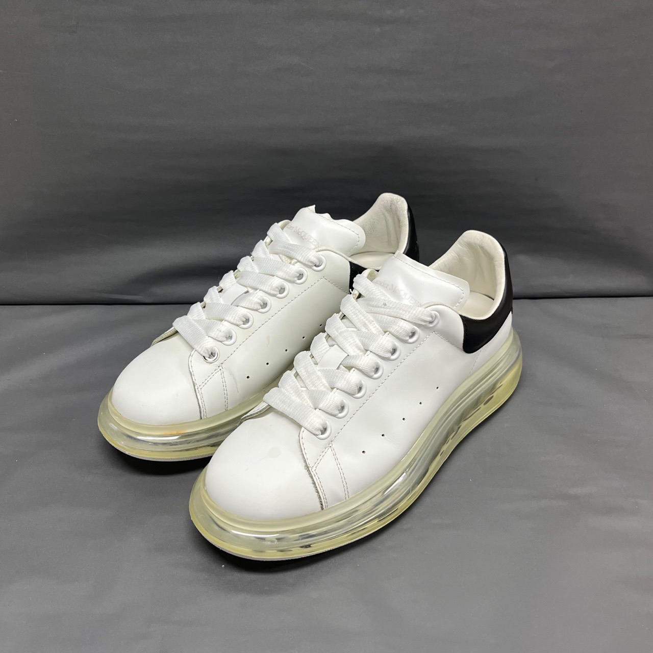 90新 Alexander McQueen/亚历山大·麦昆 40码/9新/无原盒/A1691
