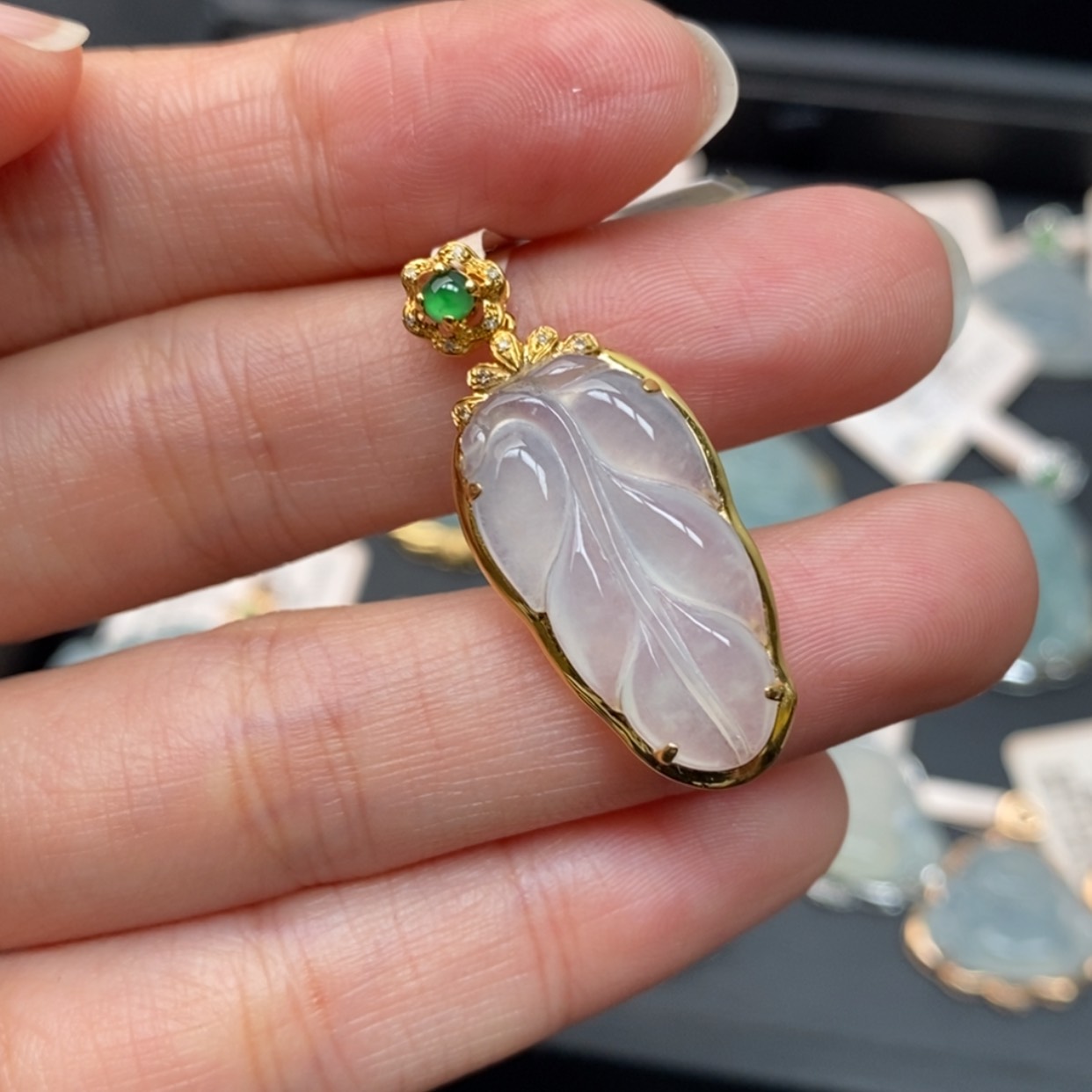 【闪购商品】翡翠吊坠(赠链)18K金镶嵌