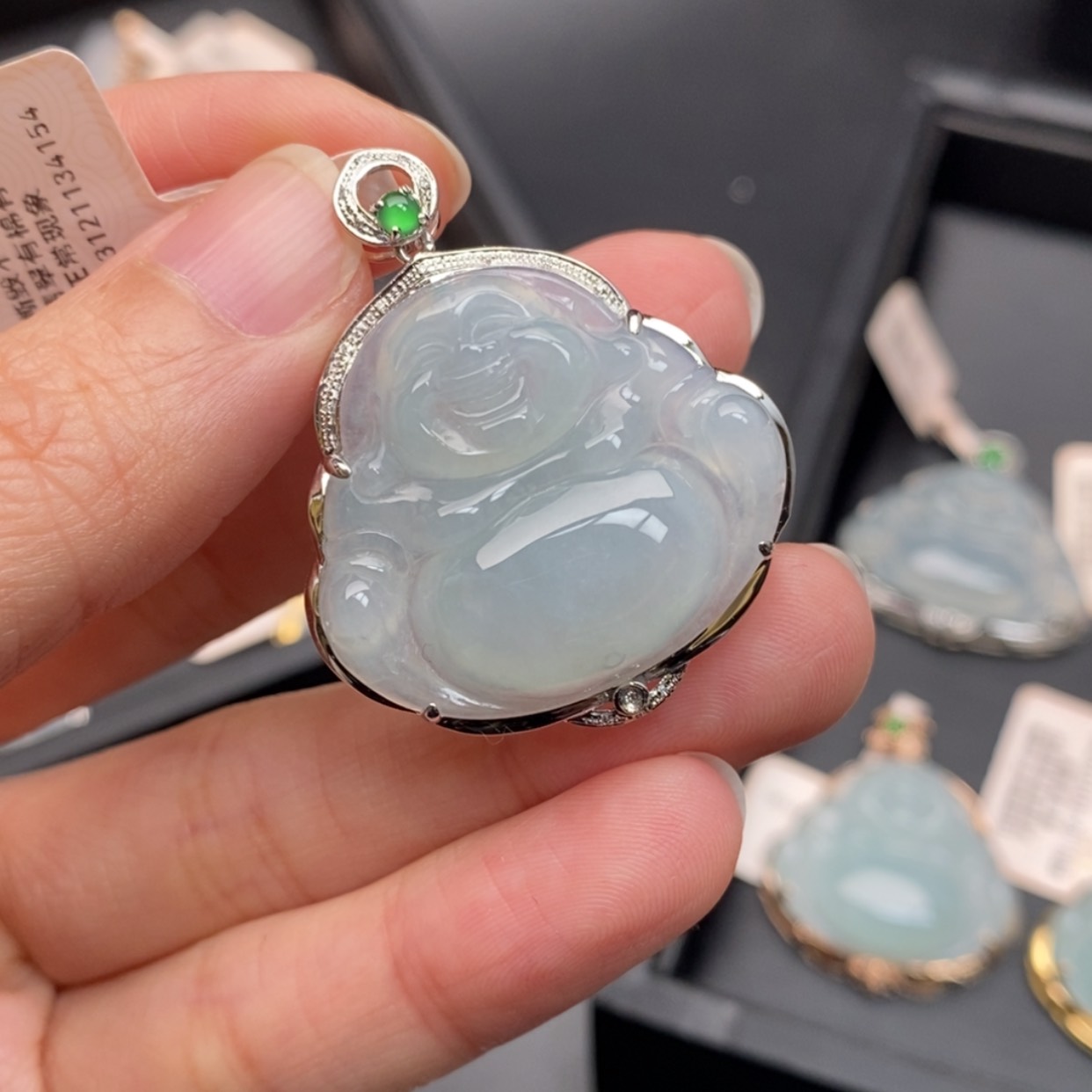 【闪购商品】翡翠吊坠(赠链)18K金镶嵌猪****游