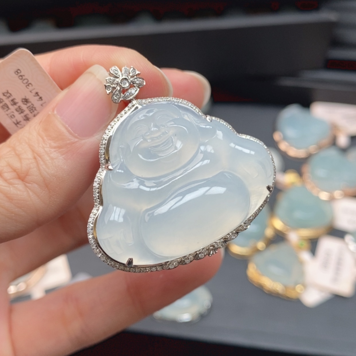 【闪购商品】翡翠吊坠(赠链)18K金镶嵌大*女