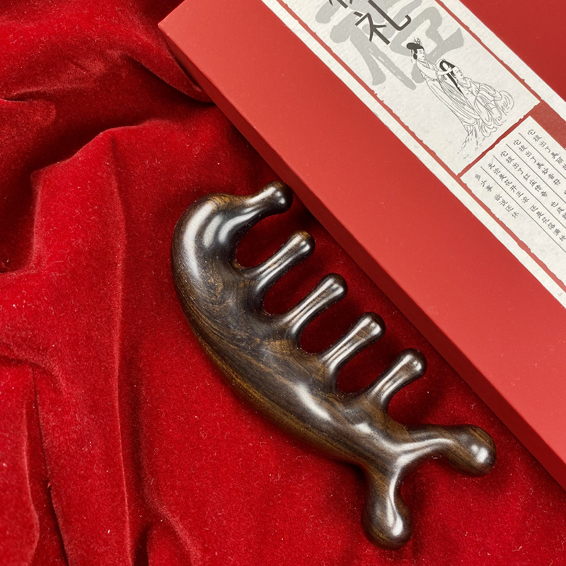 紫光檀海豚宽齿按摩梳头眼面部按摩实木梳子圆齿刮痧全身用女朋友