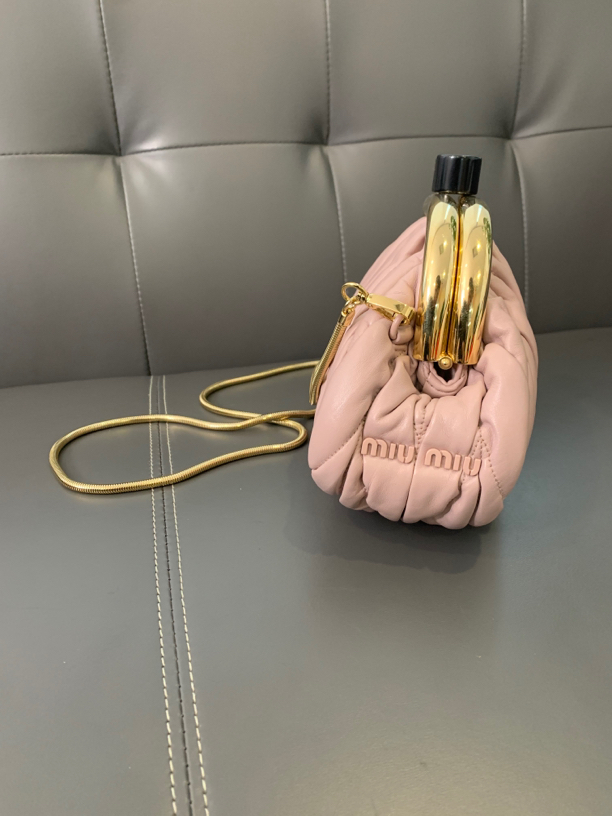 99新 MIU MIU/缪缪 缪缪新款褶皱斜挎包