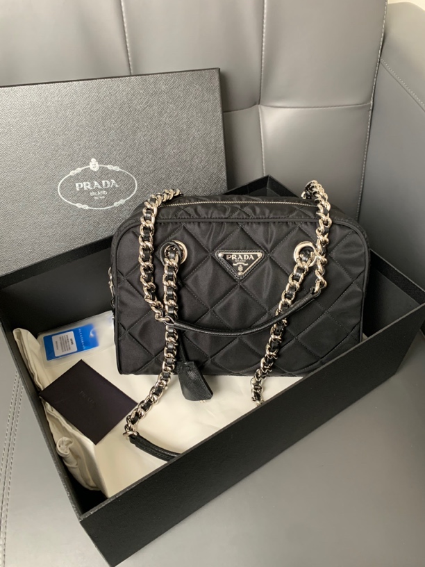 99新 Prada/普拉达 黑色皮穿链单肩尼龙包