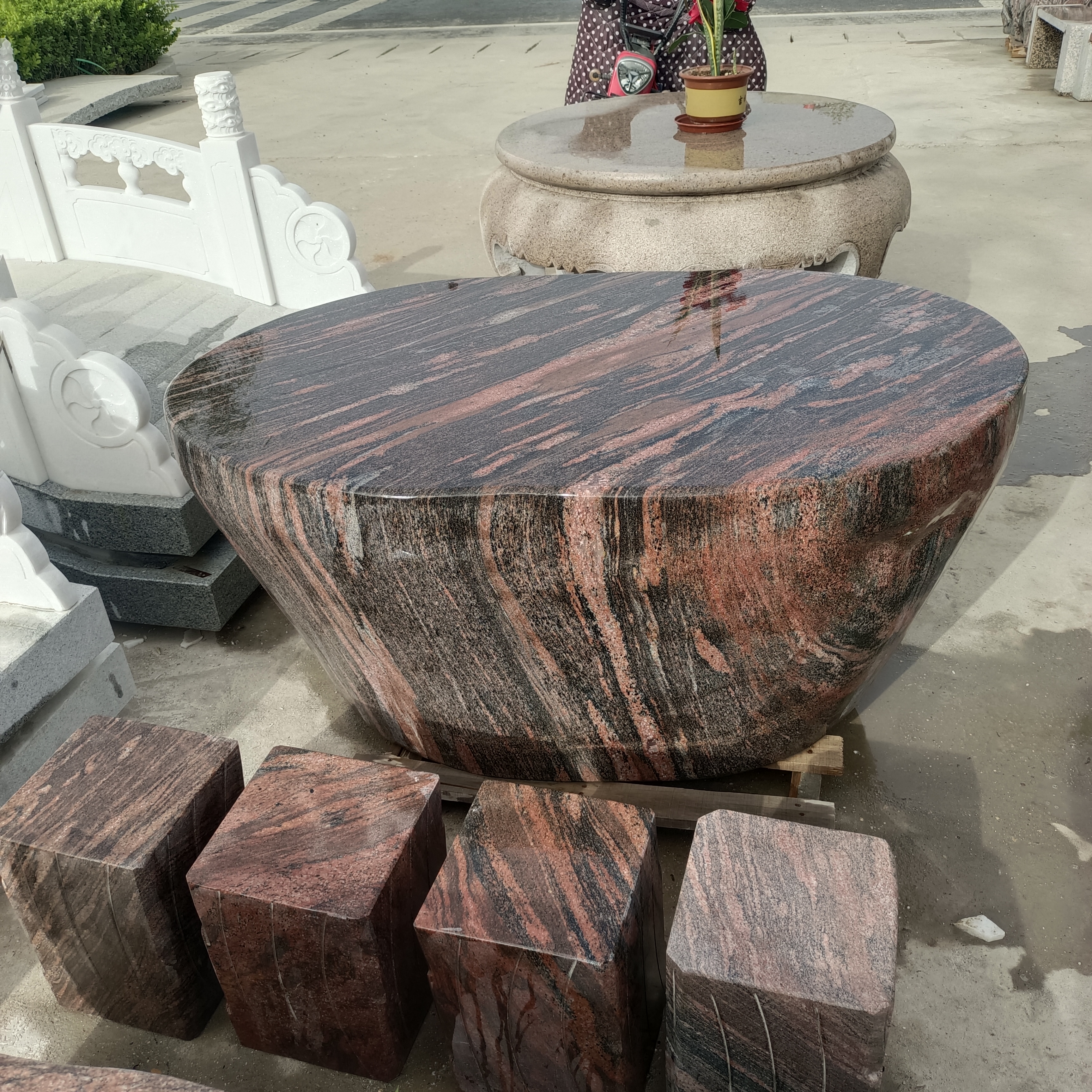 石桌一体石桌 幻彩红石桌 一桌四凳 公园庭院摆放 室外摆放