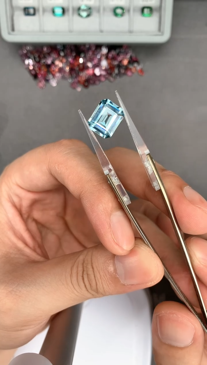 【闪购商品】定制海蓝宝石裸石未镶嵌e18   4.7ct