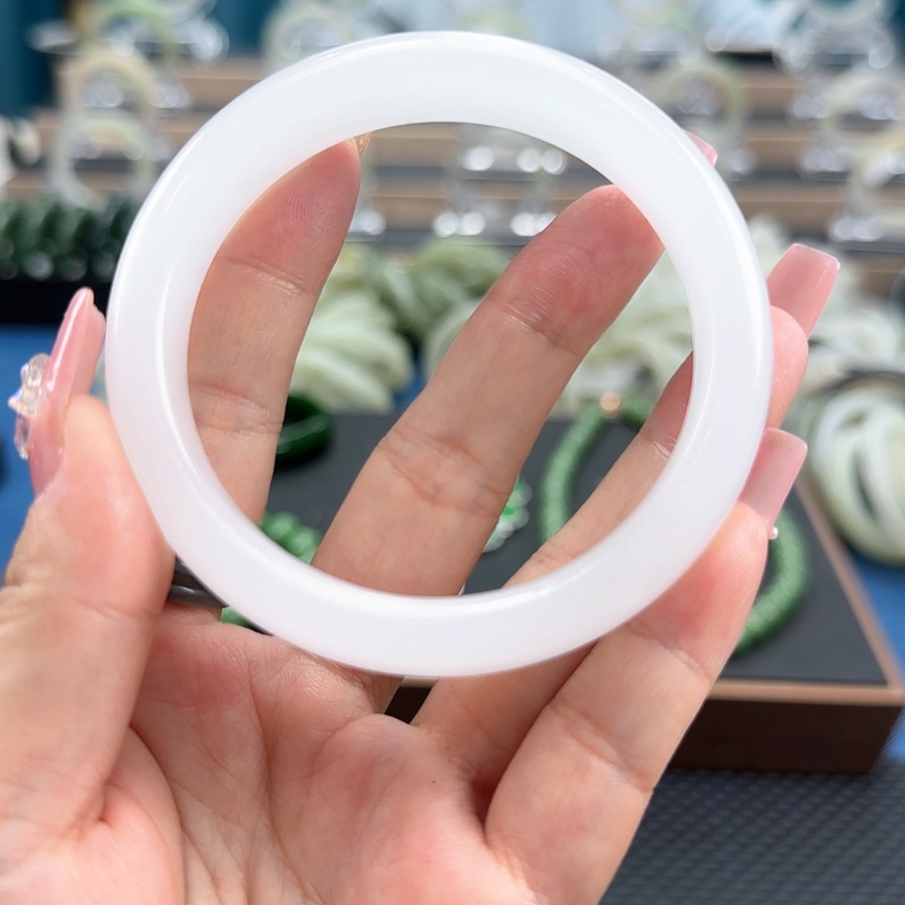 【闪购商品】石英质玉手镯未镶嵌