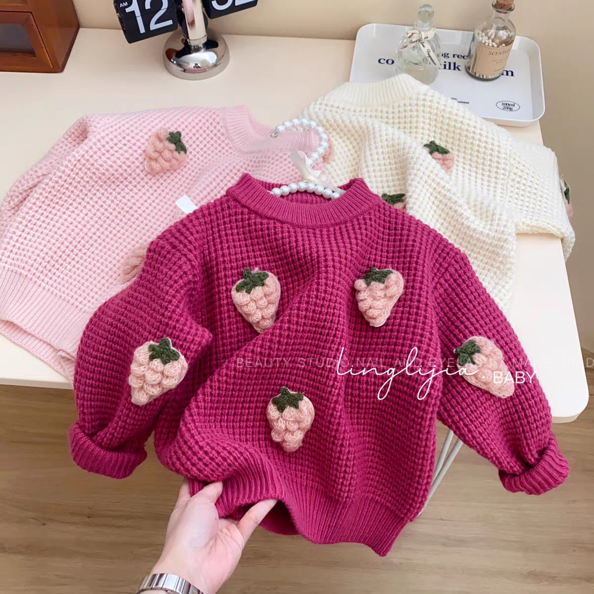 韩国童装冬季女童时尚立体钩花圆领针织毛衣小女孩宽松百搭上衣潮