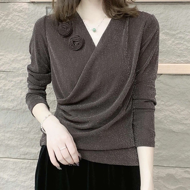 2025新品春秋款高档V领纯色洋气百搭气质减龄遮肉设计款打底上衣